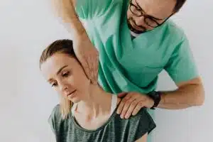 woman receiving chiropractic whiplash treatment