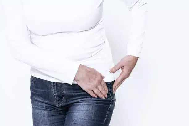 Woman suffers form hip sore after getting a failed hip replacement surgery 